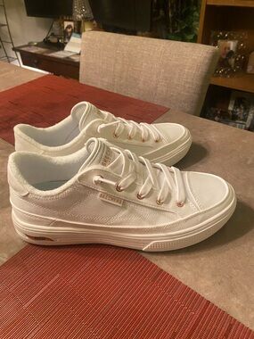 Women’s Skechers Women's ‘Meet Ya There’ Athletic Shoes Sneakers Size 9